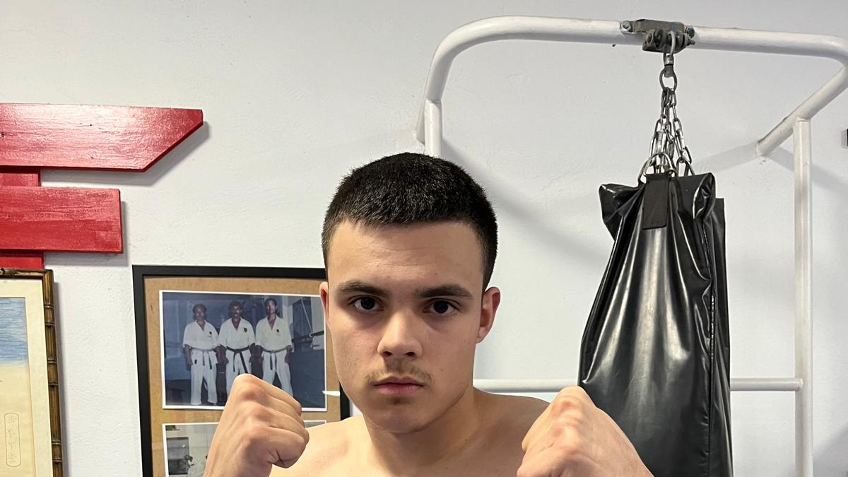 David Domínguez, joven debutante bañezano de kickboxing