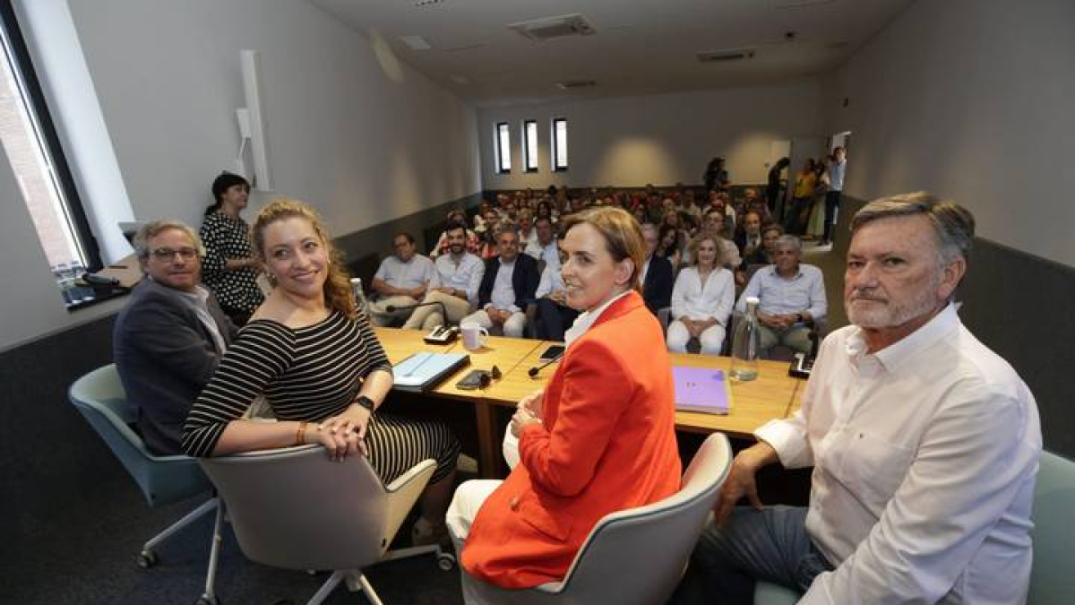 Muñoz, Fúnez y Vázquez, este miércoles en el comité provincial del PP celebrado en la sala Región Leonesa del ILC.