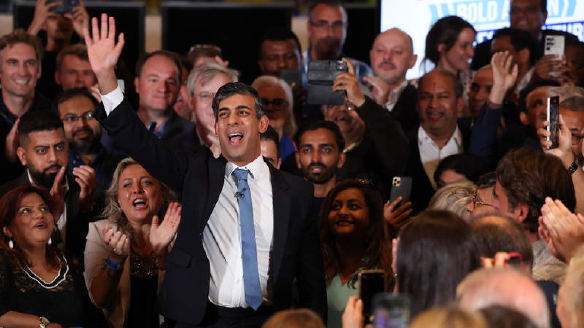 Rishi Sunak ayer, en su último mitin en Londres ante sus seguidores conservadores.  ANDY RAIN