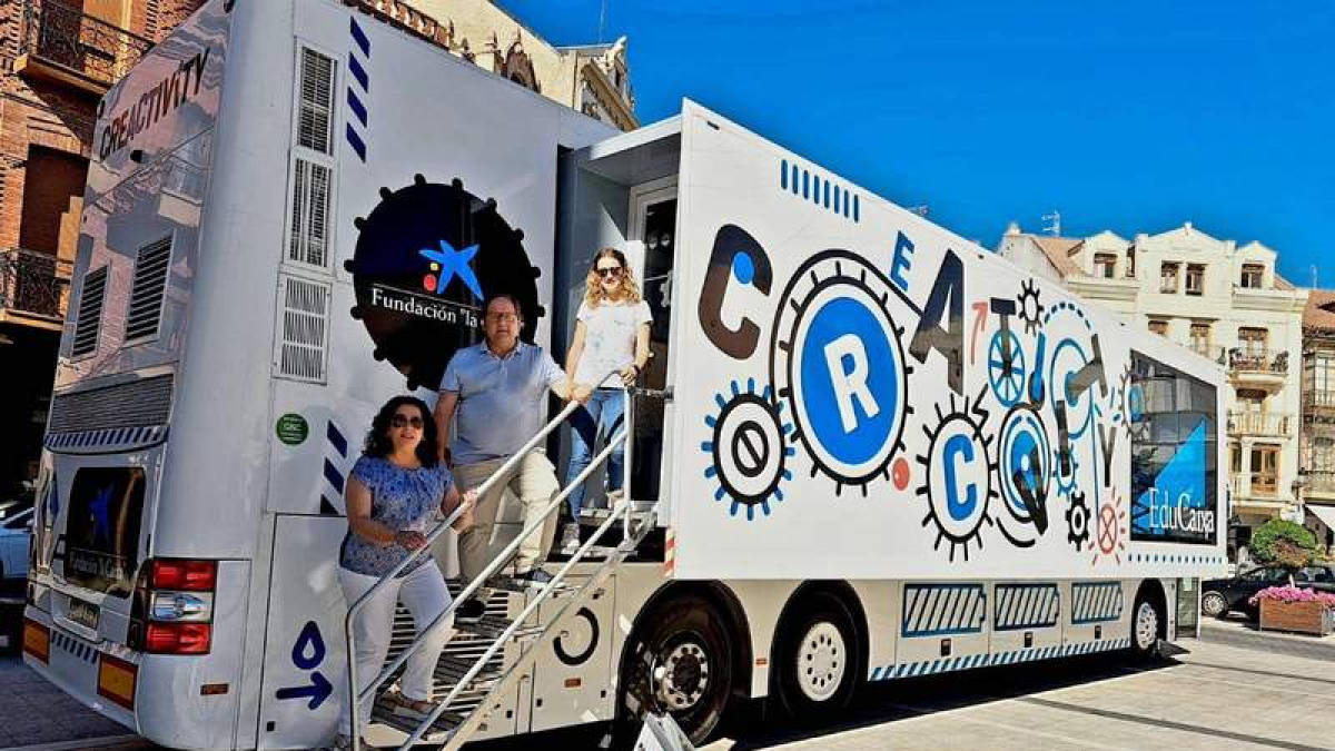 Un camión itinerante de la Fundación 'La Caixa'