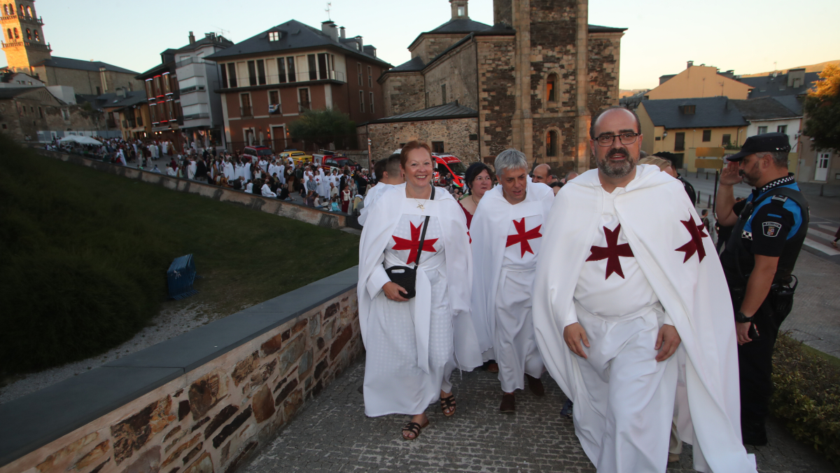 El alcalde de Ponferrada a su llegada al Castillo para asistir a la Cena Templaria.