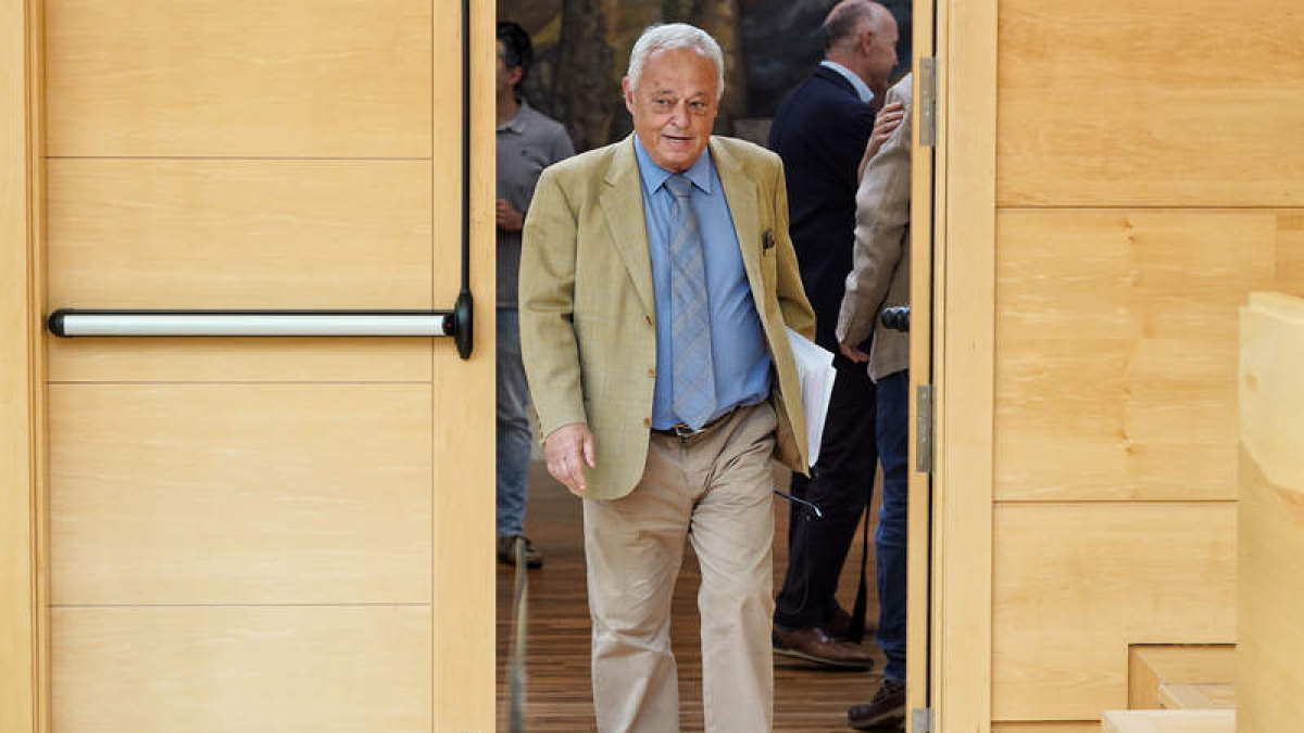 Gonzalo Santonja, en la comparecencia ante las Cortes.  NACHO GALLEGO