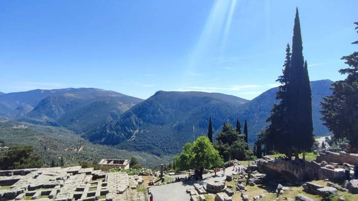 El valle de Delfos. R. G.-QUEVEDO