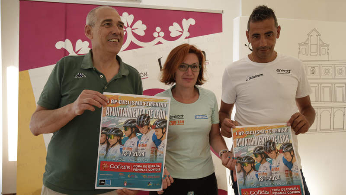 Vicente Canuria, Eneritz Iturriaga y Rodrigo Valle presentaron la Copa.  FERNANDO OTERO