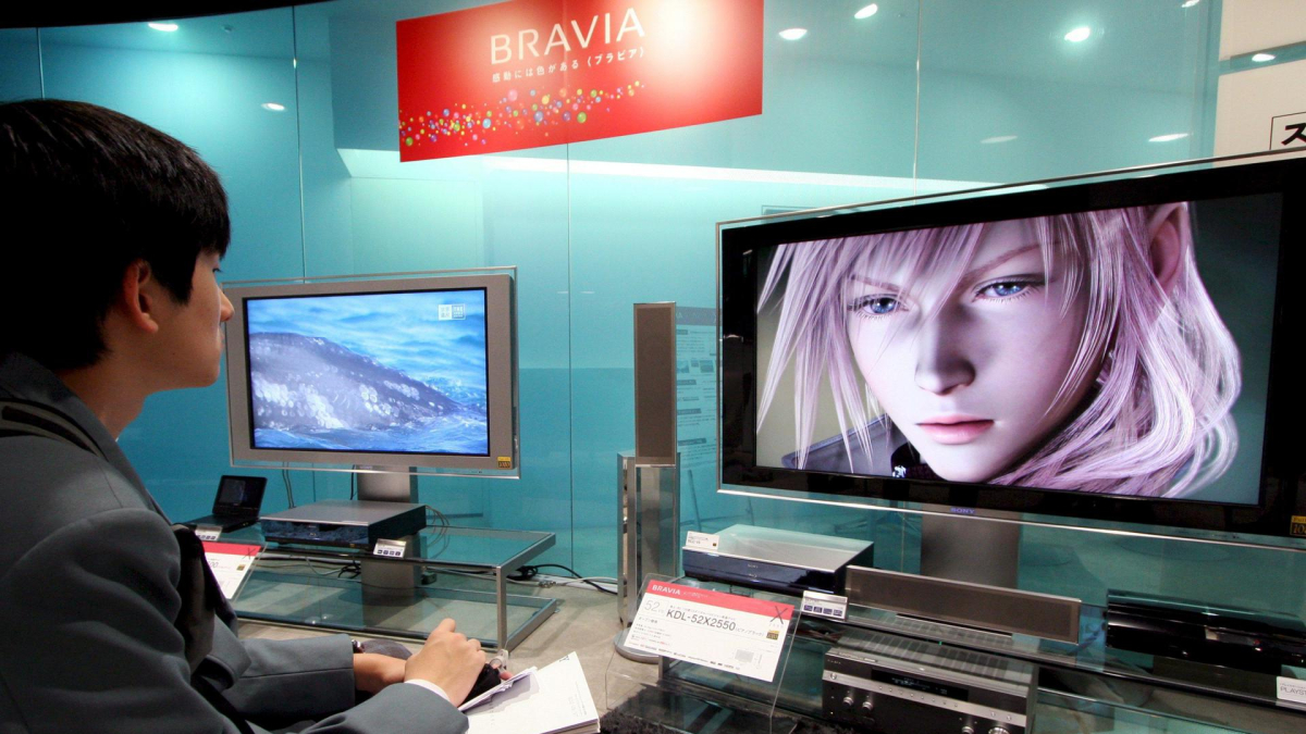 Imagen de archivo de un estudiante mirando una pantalla. EFE/Franck Robichon