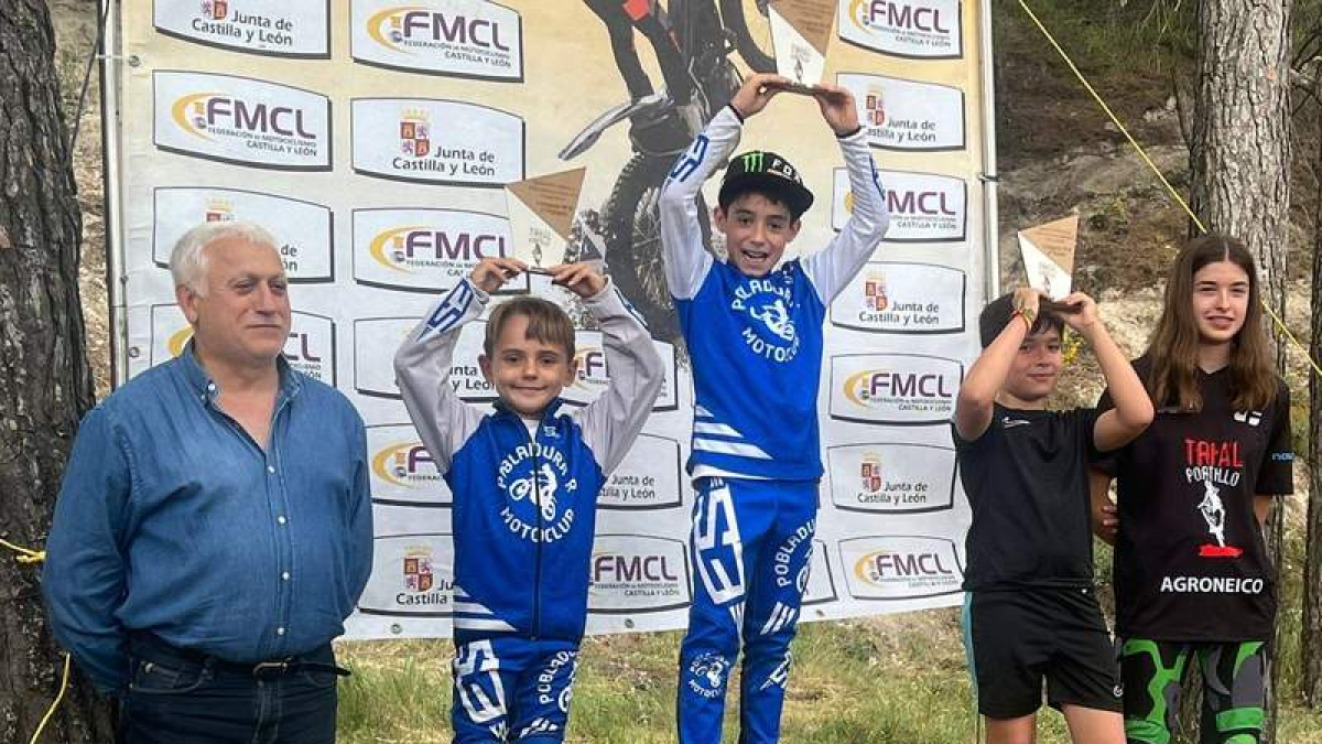 Podios de la categoría TRC (izquierda), TRB (centro) y TRC (derecha) de la prueba del trofeo Trial de Niñ@s celebrada en la localidad de Renedo de Esgueva. DL