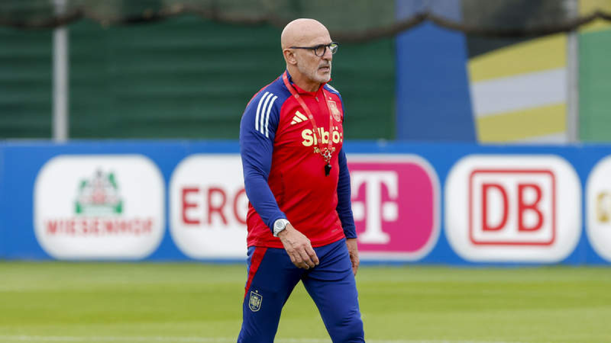 Luis de la Fuente ha hecho posible que en la selección todos reman en la misma dirección. J.J. GUILLÉN