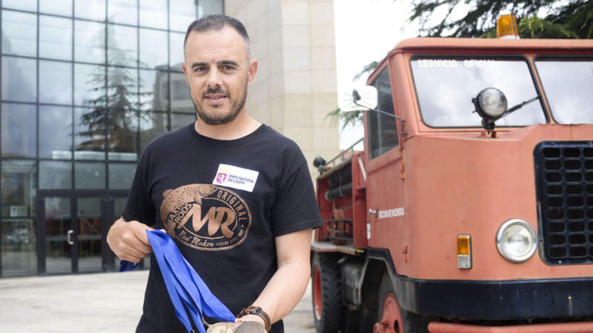 Rubén Santos en el Centro para la Defensa Contra el Fuego en el que es formador. MARÍA FUENTES