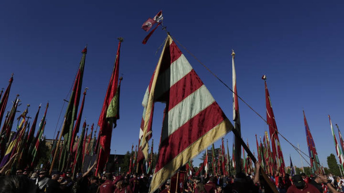 Desfile de pendones.