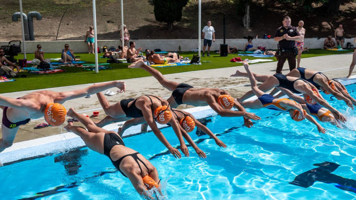 Campaña en una piscina de Madrid en 2023 FERNANDO VILLAR