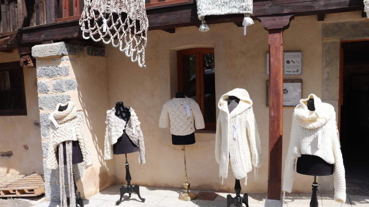 Indumentaria realizada con lana ecológica que se utilizaron para el desfile. CAMPOS