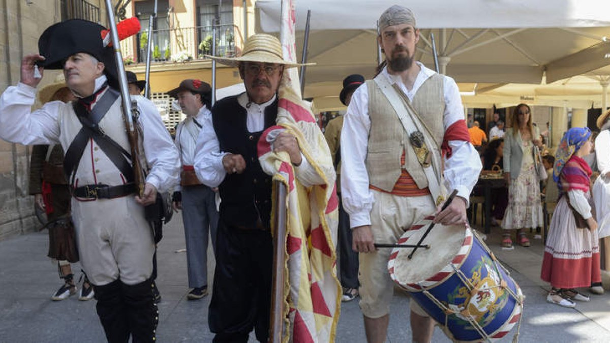 Tres de los representates del acto.  MARÍA FUENTES