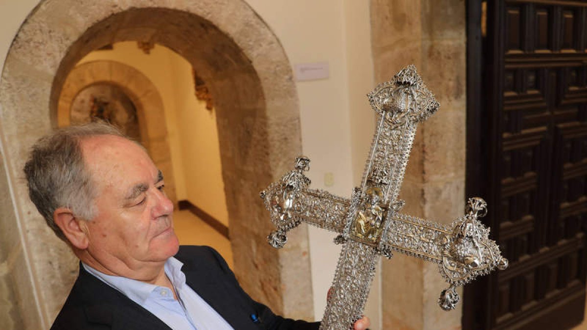 Cruz procesional escondida durante la invasión francesa. BRÁGIMO