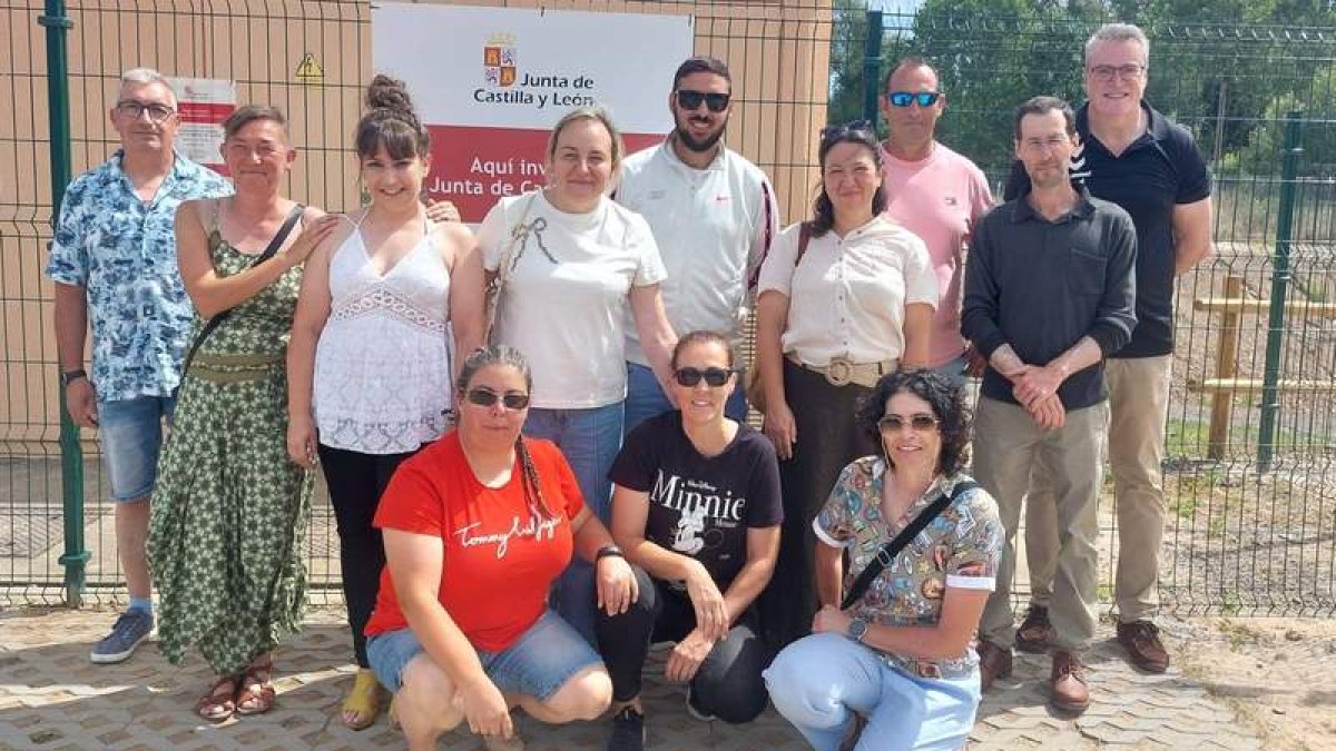 Foto de familia de la inauguración del ecomuseo de Lorenzana. DL