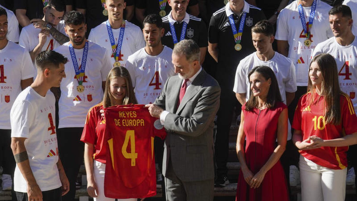 Morata con el rey Felipe, la princesa, la reina y la infanta.  SÁNCHEZ