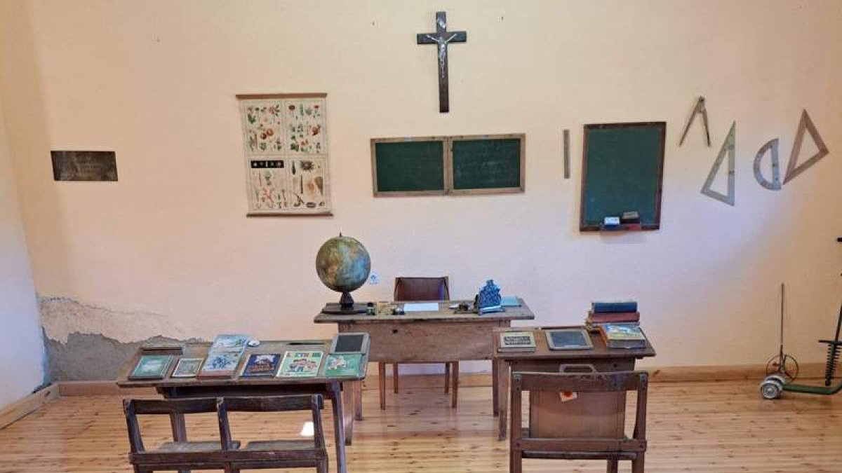 Imagen de ‘La escuela de antaño’, que puede verse en Pardesivil.  DL