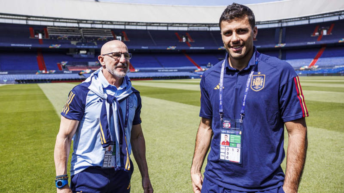 Luis de la Fuente y Rodri Hernández se han convertido en dos de las estrellas de la selección española durante la Eurocopa.  PABLO GARCÍA