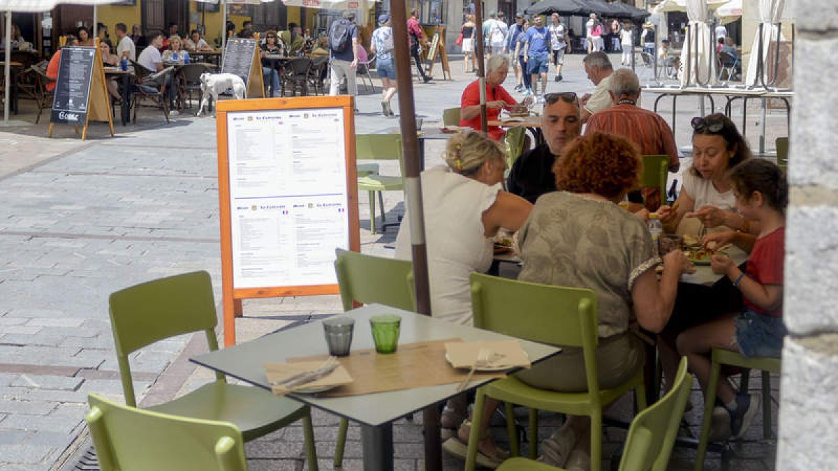 Los hosteleros comienzan a tomar medidas contra los clientes fantasma.  MARÍA FUENTES