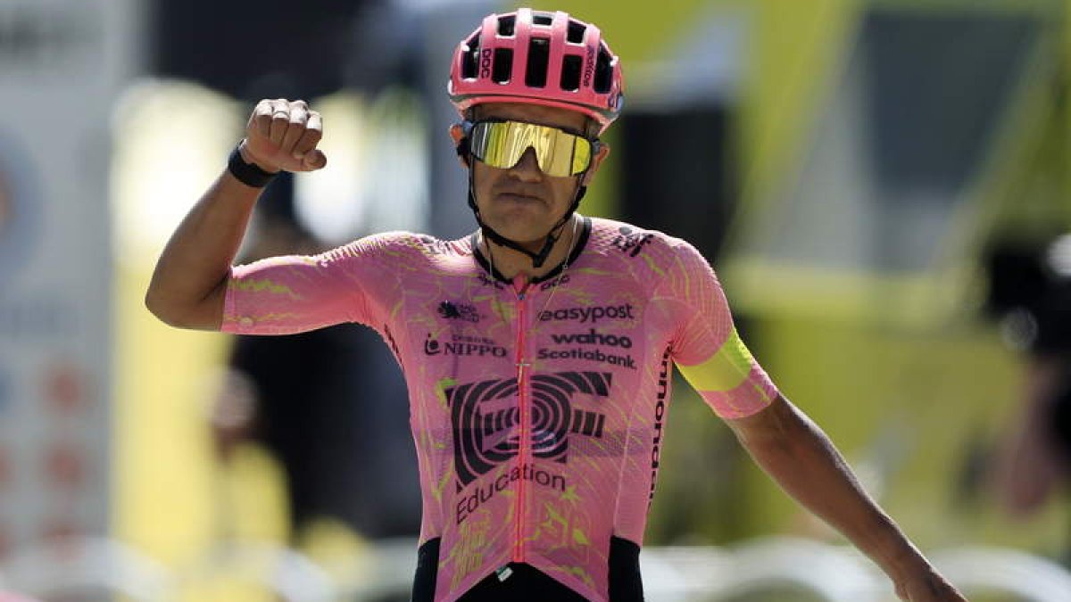 Carapaz hace historia tras ganar una etapa del Tour.  G. HORCAJUELO