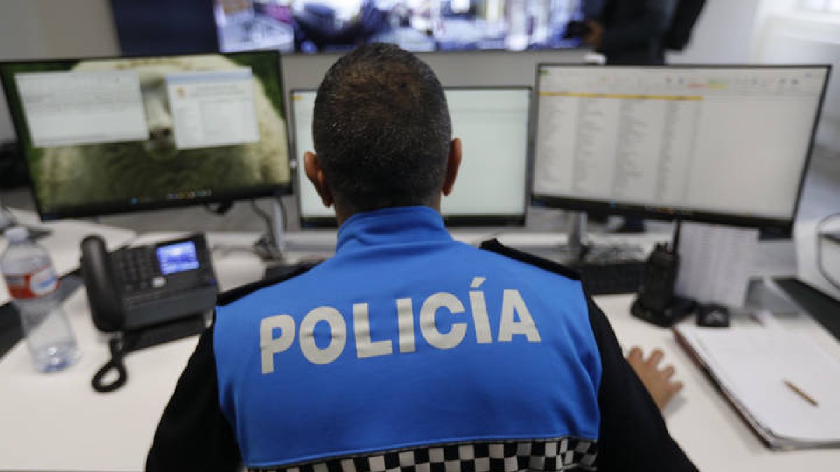 Imagen de archivo de un policía local de León