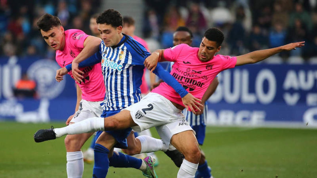 Raúl Dacosta vestirá de azulgrana esta temporada y será rival liguero de la Deportiva.  L. DE LA MATA