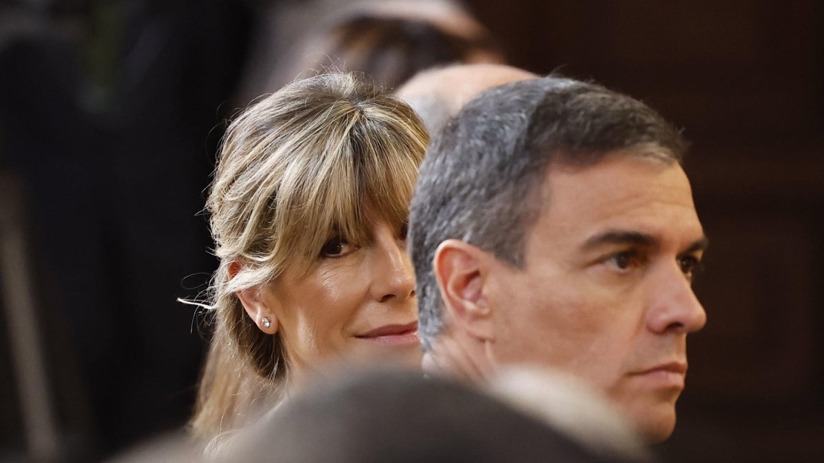 El presidente del Gobierno, Pedro Sánchez, y su esposa, Begoña Gómez, en una imagen de archivo. CHEMA MOYA