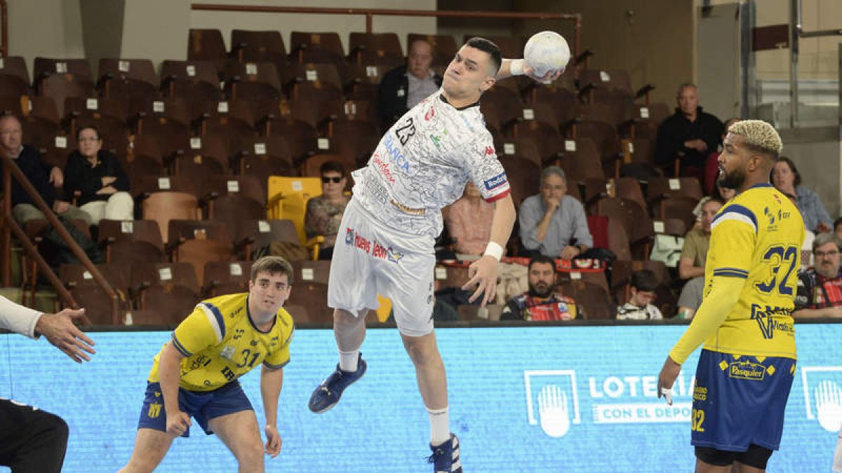 El Ademar luchará por un puesto en la fase de grupos de la EHF European League.  MARÍA FUENTES