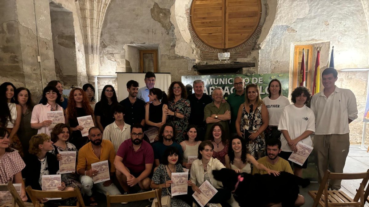 Manuel Pimentel, Carralero, Macarena Ruiz y Raúl Valcarce posaron con los alumnos.