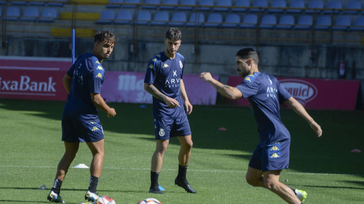 Entrenamiento de la Cultural en el estadio Reino de León.