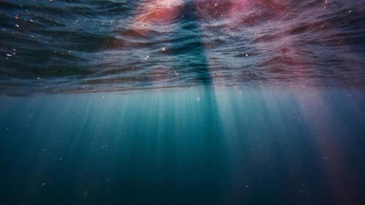 Masa de agua en una imagen de archivo. PEXELS
