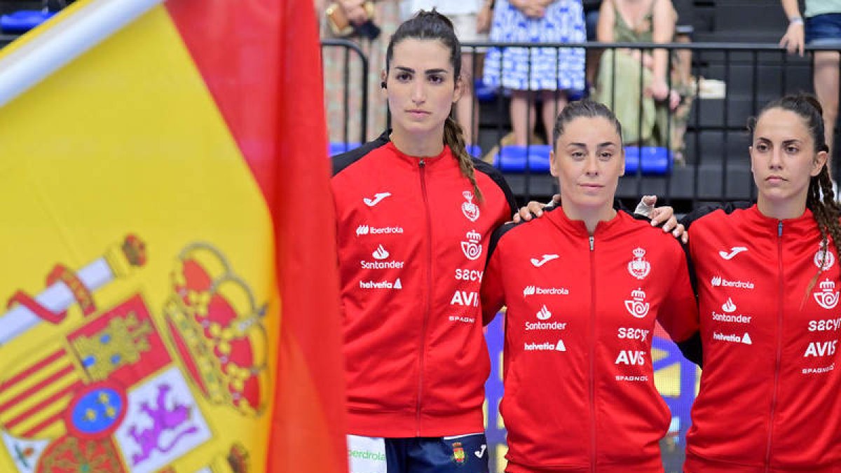 La selección española de balonmano se prepara antes de comenzar los Juegos Olímpicos. J.L.RECIO