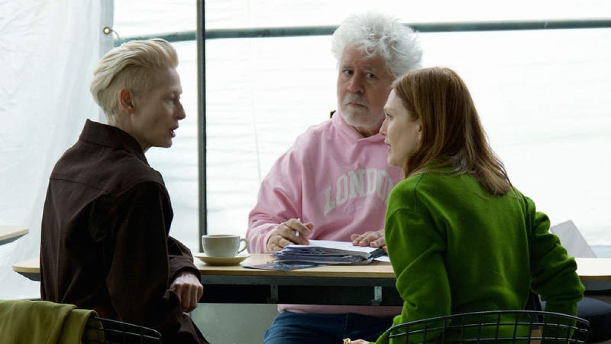 Tilda Swinton, Almodóvar y Julianne Moore.  EFE/ ©IGLESIAS MAS EL DESEO