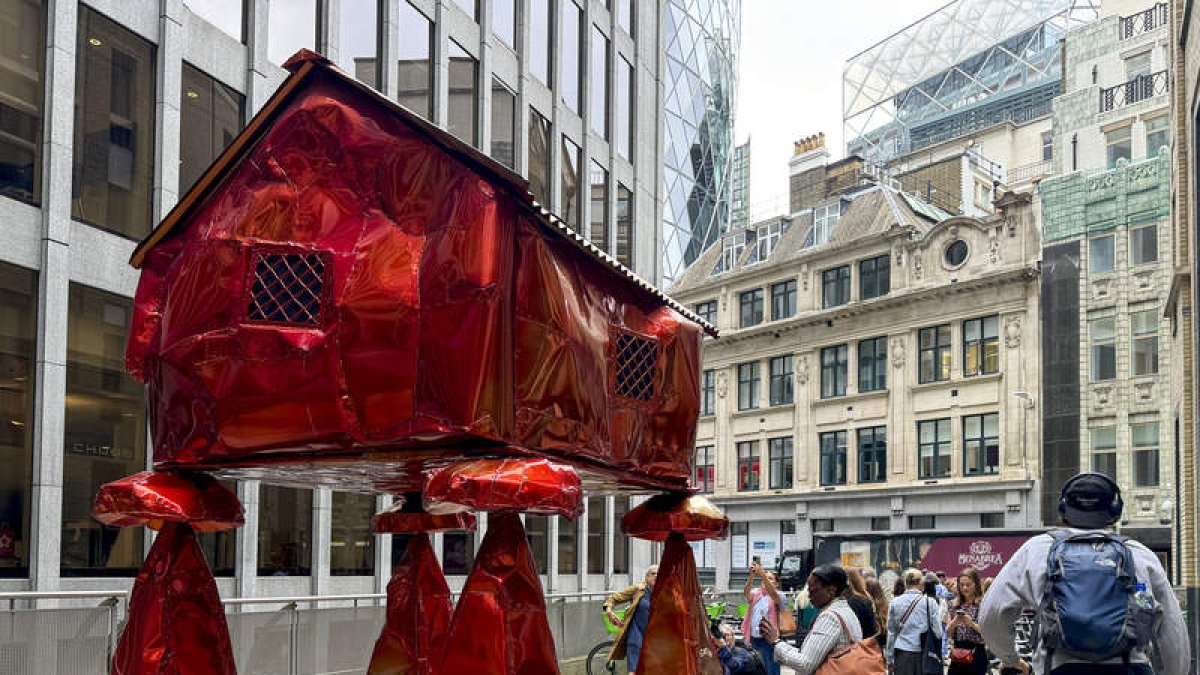Un hórreo del artista Jesse Pollock en el centro de Londres. RAÚL BOBÉ