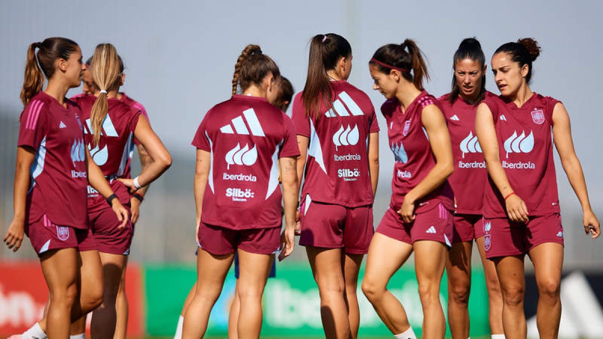 La Selección femenina de fútbol debuta ante Japón. EFE