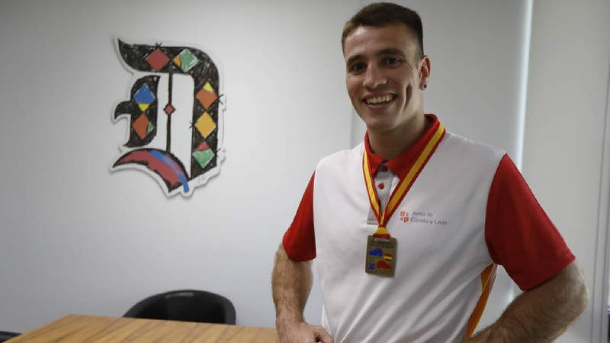 Aarón Miñambres, triunfador en el Campeonato Nacional de Boxeo en la categoría de 71 kilos. DL