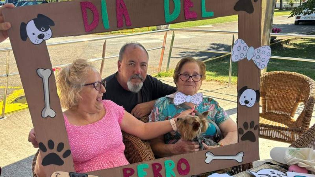 Algunos de los asistentes a la celebración.  DL