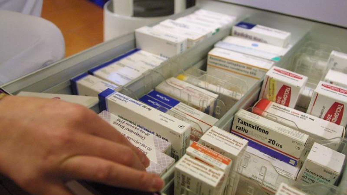 Medicamentos de una farmacia de León.  JESUS F. SALVADORES