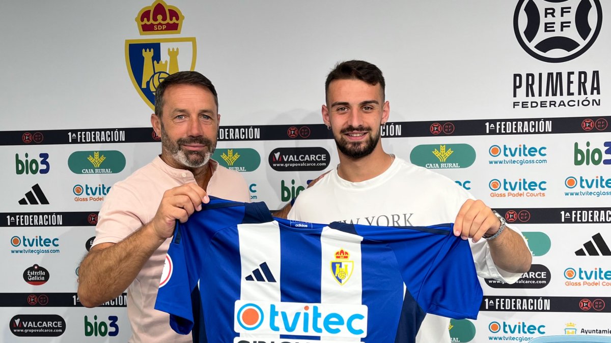 José Luis Cortés, presentado como nuevo jugador de la SD Ponferradina.
