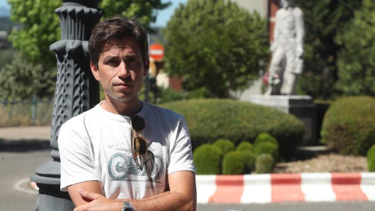 Álvaro Alonso Prada, en Bembibre, antes de viajar a París donde buscará el podio olímpico en el golf junto a Carlota Ciganda. 