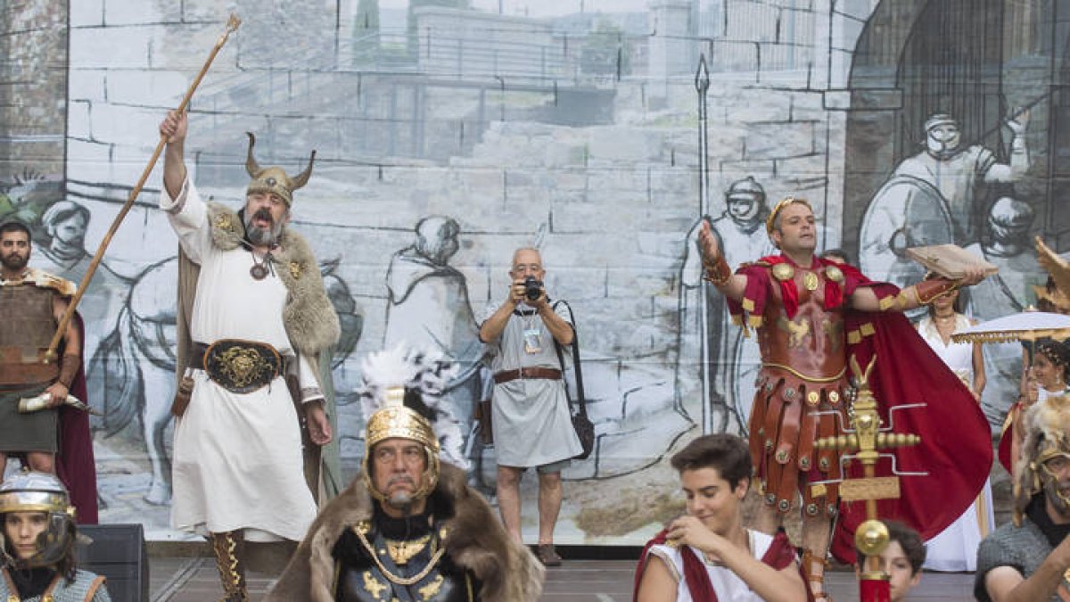 Recibimiento del César en los Astures y Romanos de Astorga.