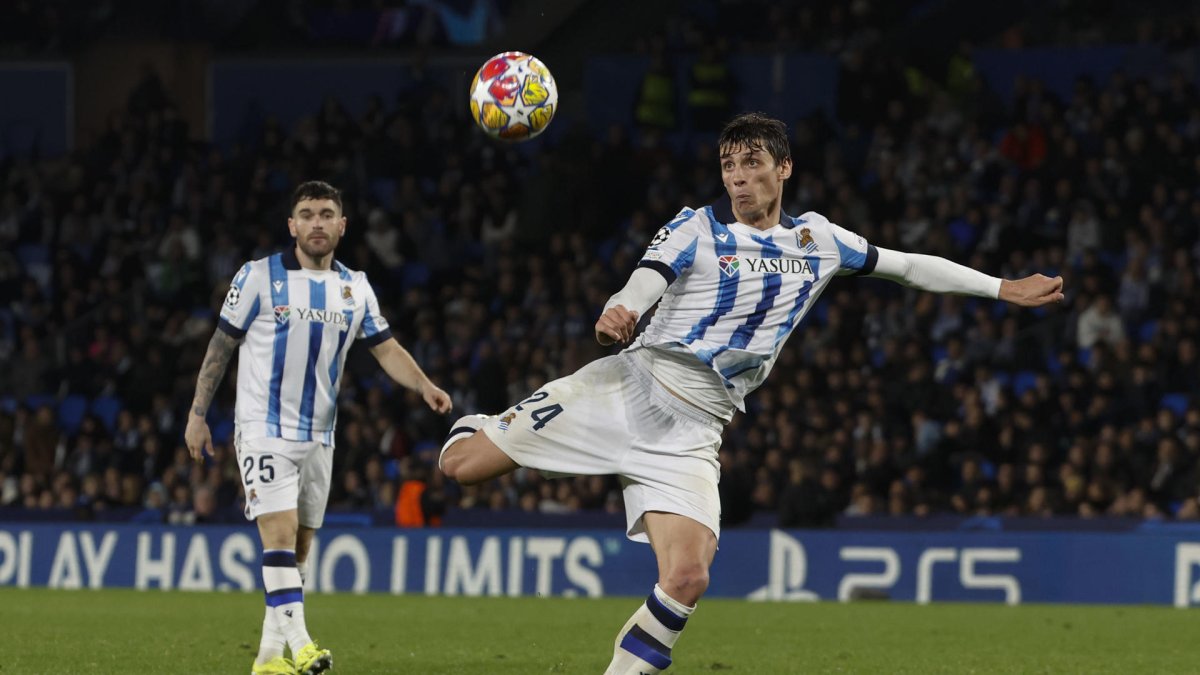 Le Normand, en una foto de archivo con la Real Sociedad. EFE/Javier Etxezarreta