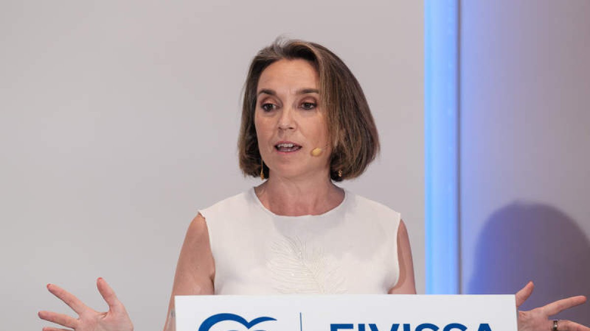 Cuca Gamarra en la Conferencia Política del Partido Popular, en Ibiza.  SERGIO G. CAÑIZARES