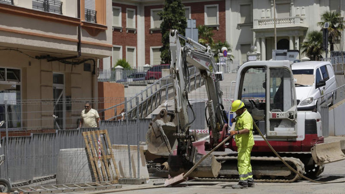 El cambio del colector corta desde primeros de julio Ramón y Cajal. RAMIRO