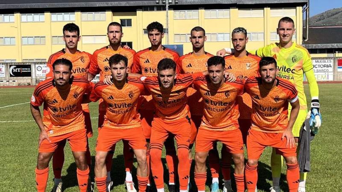 El once de la Deportiva en el encuentro de preparación ante el Ourense. SDP