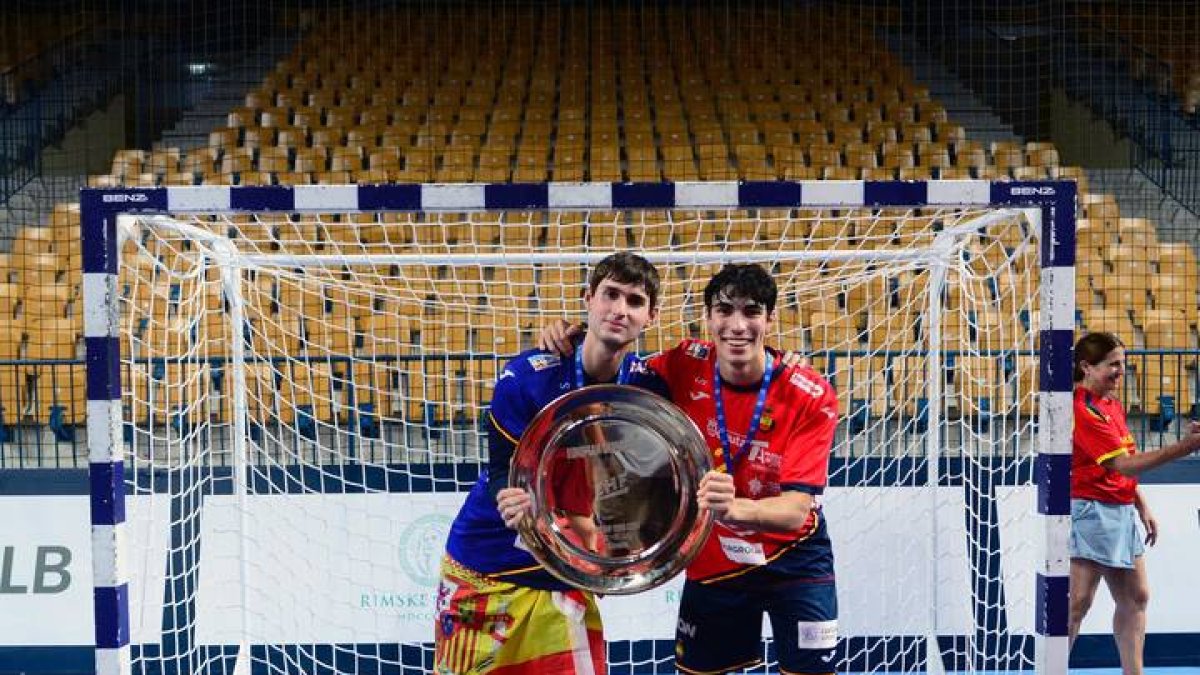 Álvaro Pérez y Javi Miñambres, campeones de Europa sub-20.