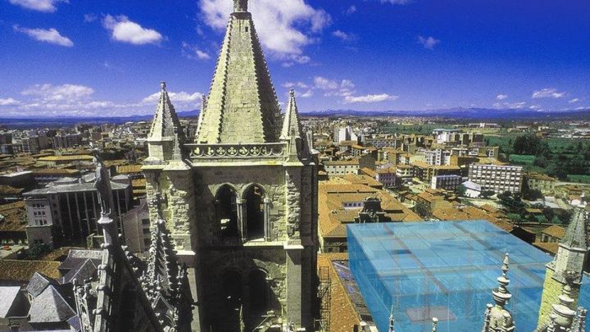 Cubo de cristal diseñado por Otxotorena para cubrir el claustro de la Catedral.