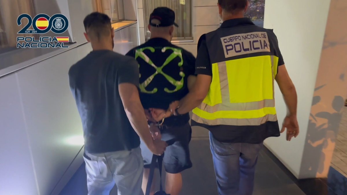 Agentes de la Policía Nacional detienen en Alicante a uno de los estafadores más buscados a nivel nacional, sobre quien pesaban 18 reclamaciones de juzgados de toda la geografía nacional