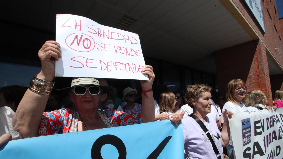 Imagen de la última manifestación en defensa de la sanidad convocada en El Bierzo por la situación de Oncología.