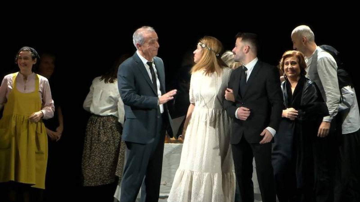 La compañía Tilín Telón Teatro durante una actuaciones. DL