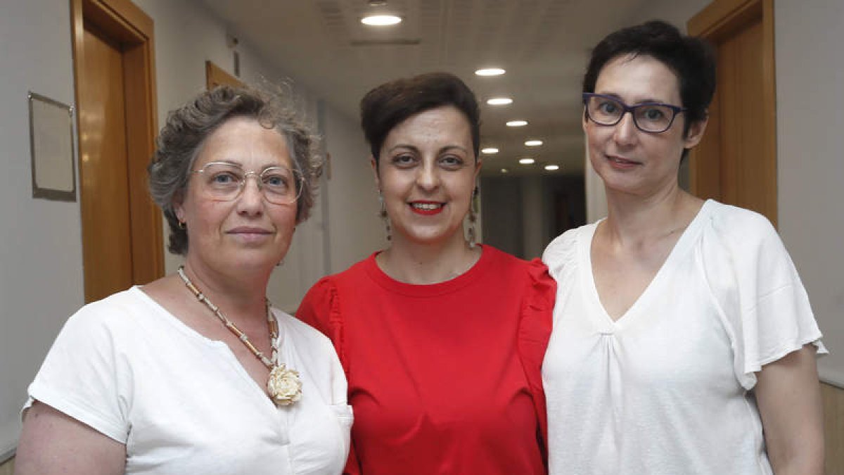 Camino Prieto, Silvia Vega y Virginia Alonso, de la Asociación  Española Cáncer de Mama Metastásico.  ÁNGELLOPEZ